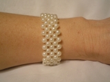 bransoletka z białych perełek